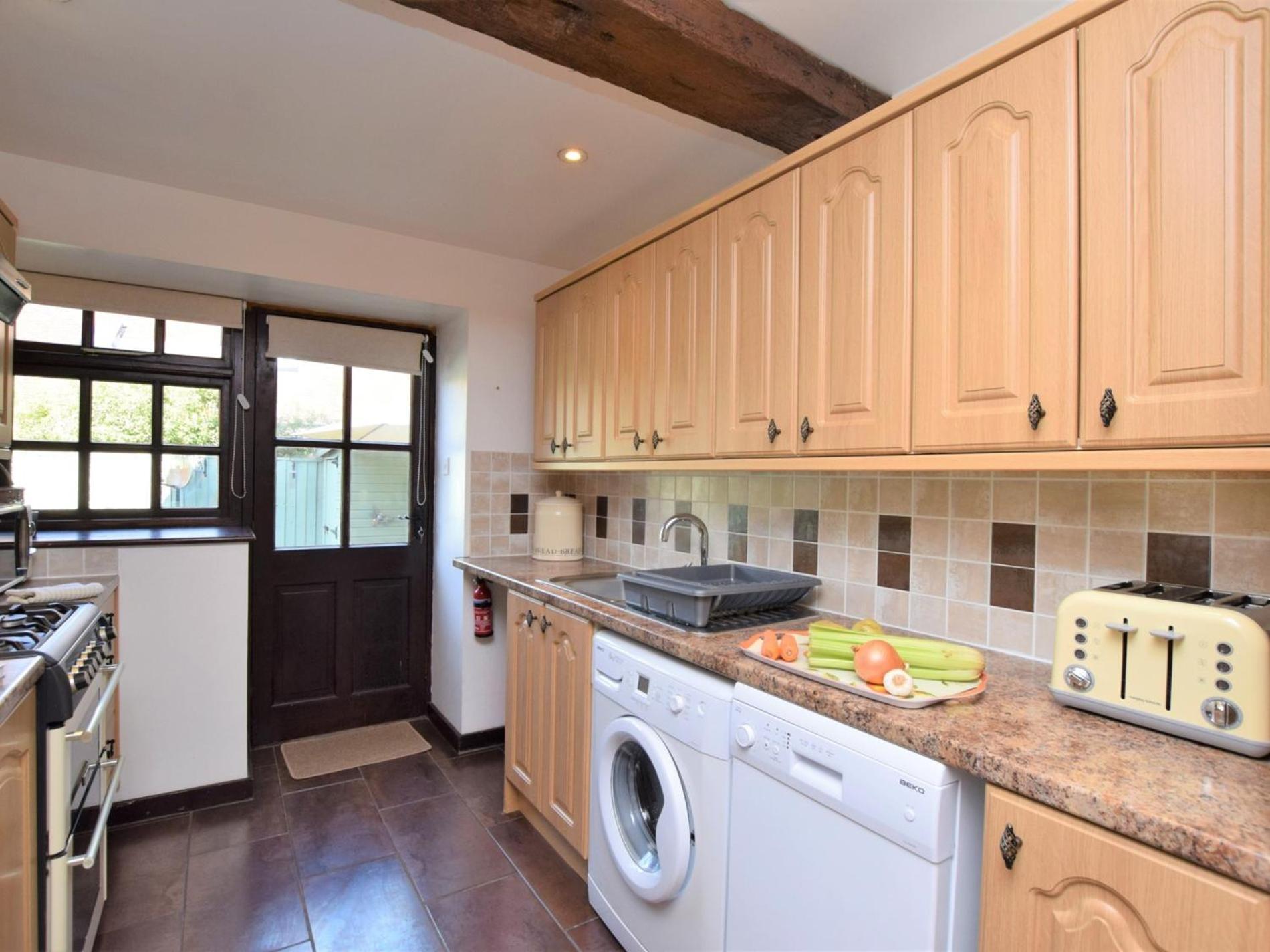 2 Bed Property In Shanklin Isle Of Wight Ic059 Villa ภายนอก รูปภาพ